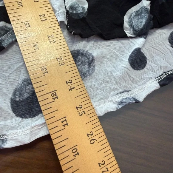 Chic Polka Dot Blouse - Black and White - Picture 6 of 6